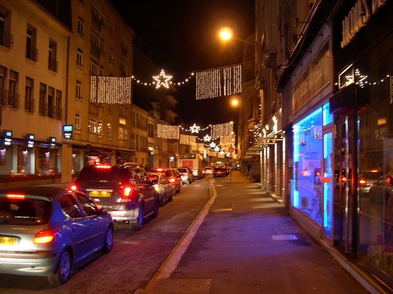 circulation la nuit à Troyes, un soir de fête